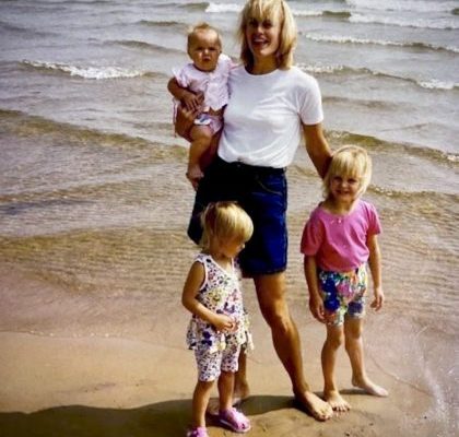 Edmunds with her three daughters just months before her trial began in 1996.